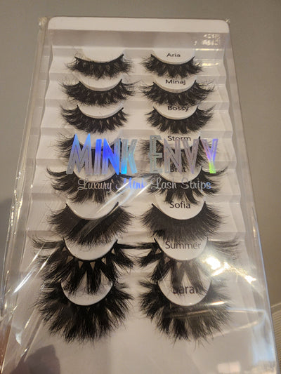 The MINI Wispy Book of Lashes 16-20mm