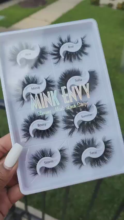 The MINI Wispy Book of Lashes 16-20mm