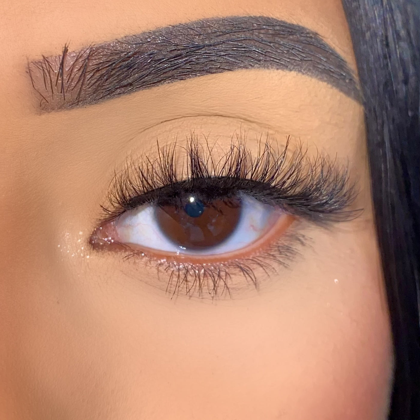 model wearing Sia lashes