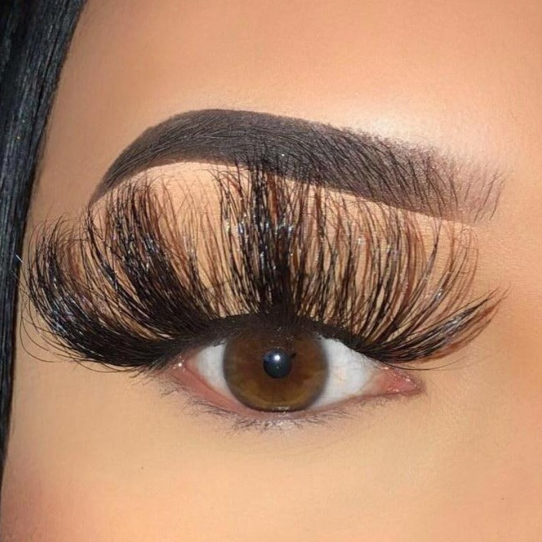 Model wearing Jade lashes